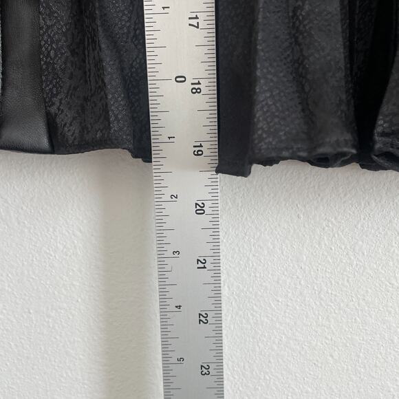 DKNY Jeans Pleated Skirt Women 14 Black Faux Leather Satin Knee Length Classic - Picture 5 of 7